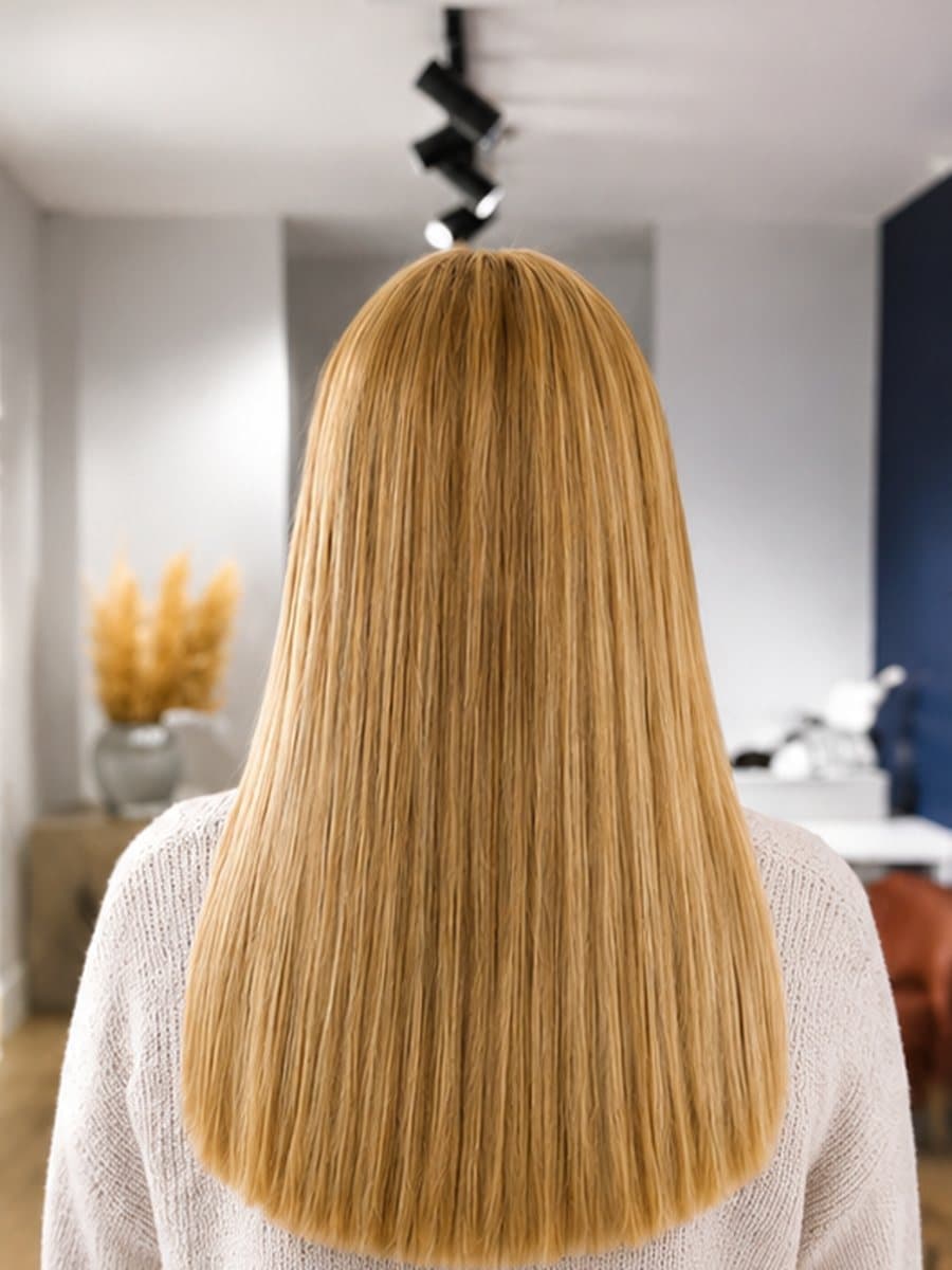 Après : Blond long et uniforme