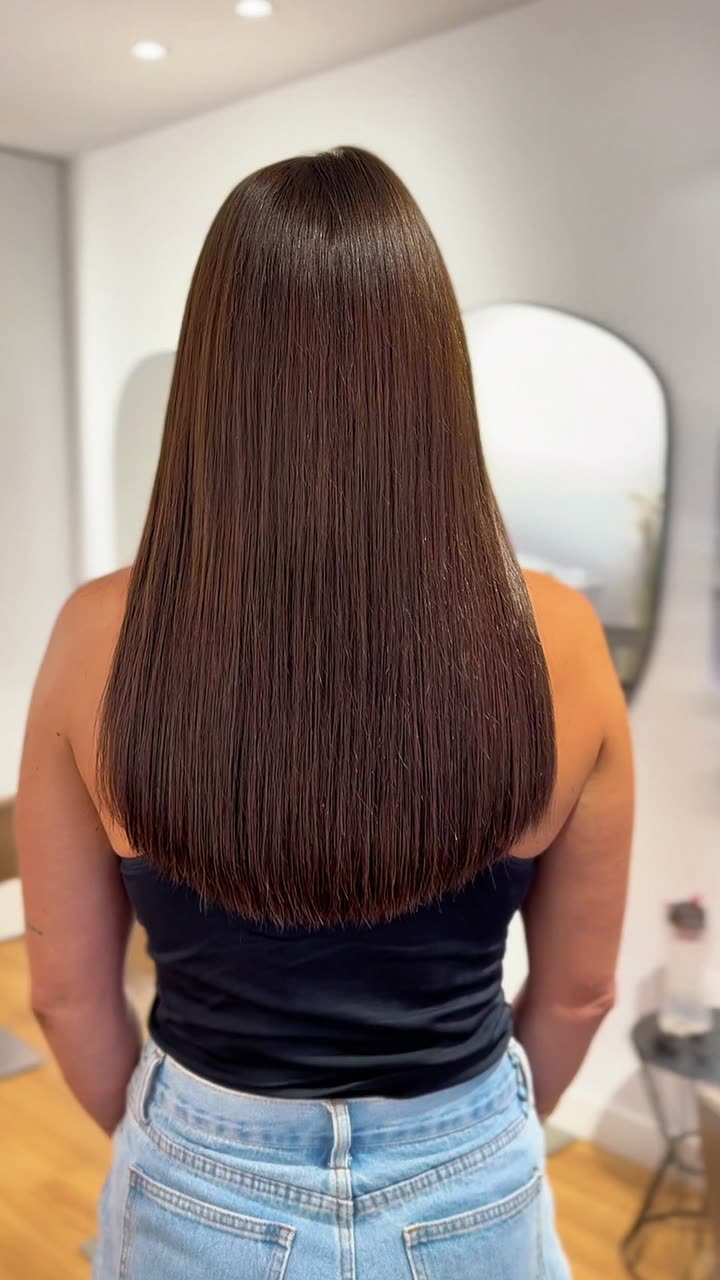Résultat d'une pose sur cheveux bruns, lissage miroir