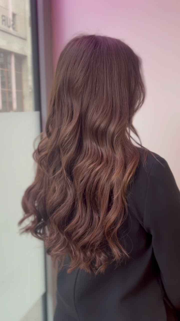 Résultat d'une pose sur cheveux bruns, boucles souples